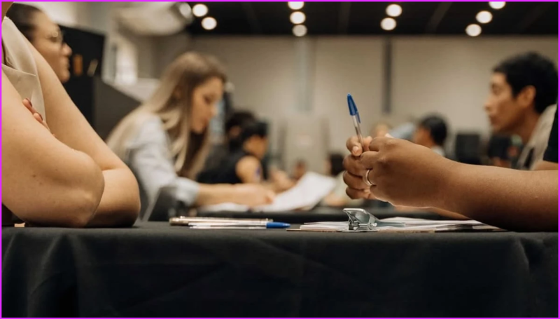Procura emprego? Projeto em Criciúma reúne 228 vagas e contato direto com empresas