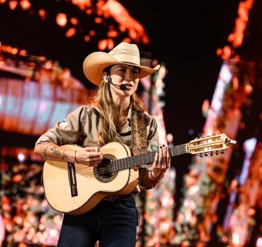 Bruna Viola abre programação de shows da Festa do Carro de Boi em São João do Sul