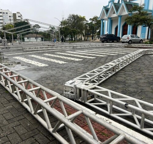 Estrutura da Festa do Colono 2026 começa a ser montada em Siderópolis