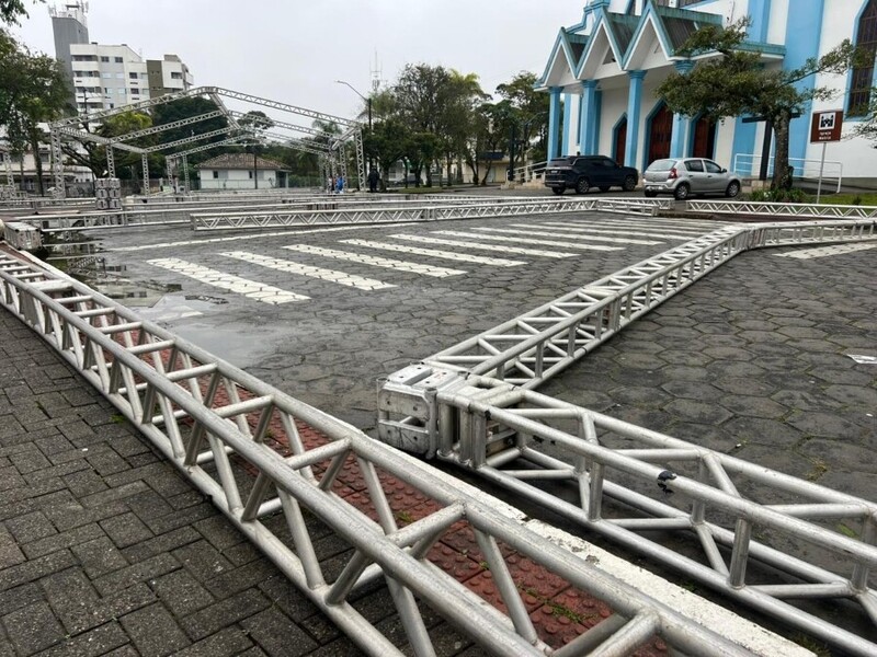 Estrutura da Festa do Colono 2026 começa a ser montada em Siderópolis