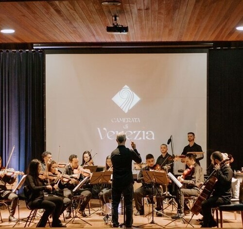 Nesta quinta tem 'Rock Strings' em Nova Veneza