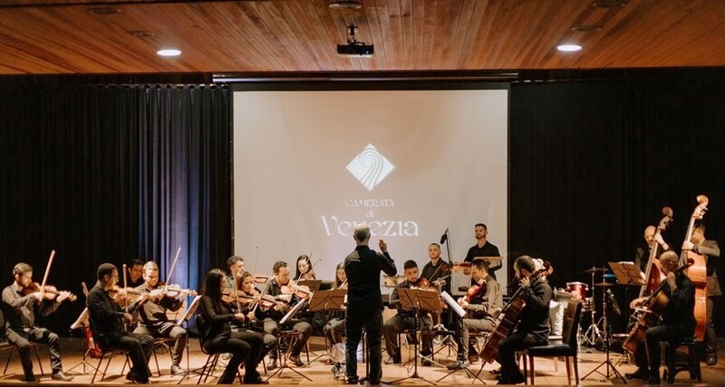 Nesta quinta tem 'Rock Strings' em Nova Veneza