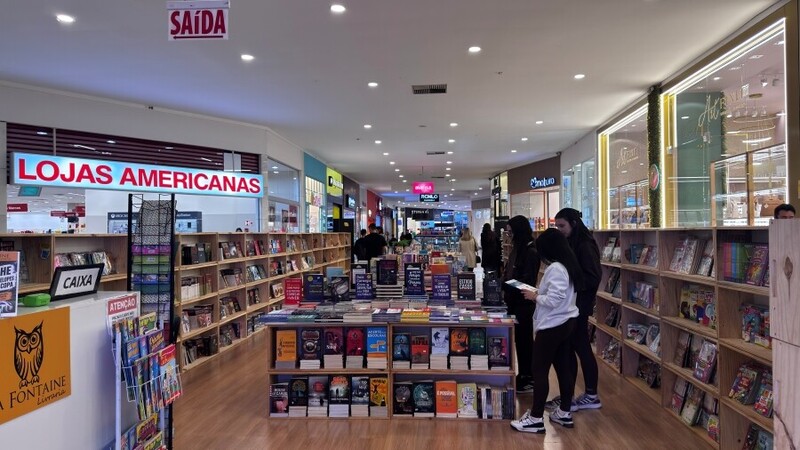 Feira do Livro oferece centenas de títulos no Farol Shopping, em Tubarão