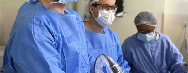 Cirurgia endoscópica da coluna alia procedimento menos invasivo à recuperação mais rápida