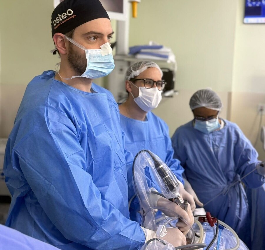 Cirurgia endoscópica da coluna alia procedimento menos invasivo à recuperação mais rápida