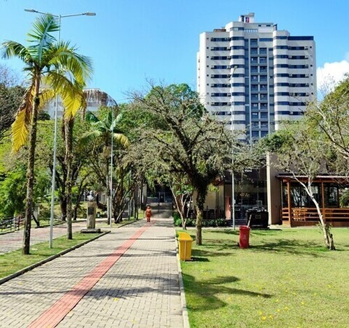 Praça do Congresso perdeu a atratividade? Leilão de imóvel milionário reacende debate em Criciúma