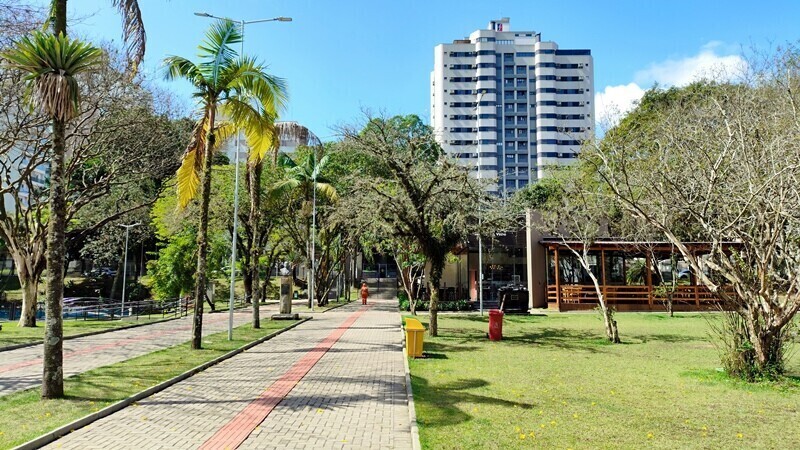Praça do Congresso perdeu a atratividade? Leilão de imóvel milionário reacende debate em Criciúma
