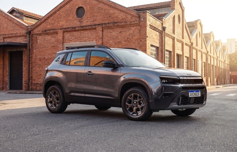 Jeep Avenger 2027 chega ao Brasil; saiba quanto custa o SUV
