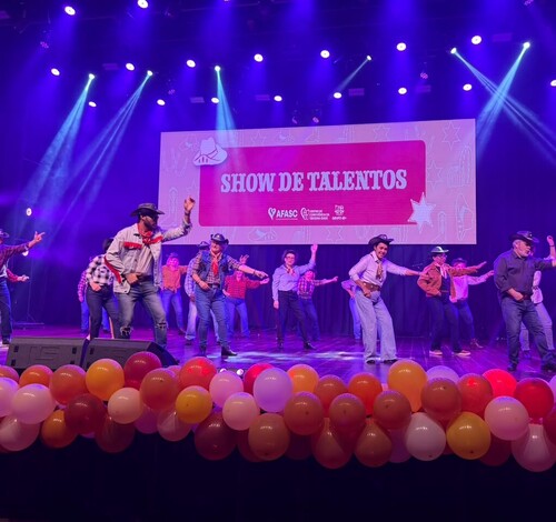 Show de Talentos da Afasc reúne 800 idosos em tarde de apresentações em Criciúma