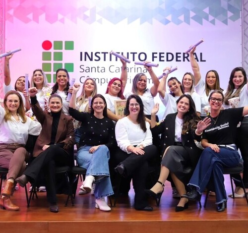 Curso de maquiagem profissional abre novas oportunidades para mulheres em Criciúma