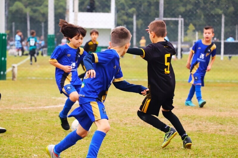 Criciúma Kids reúne cerca de 300 crianças em torneio de futebol no Mampituba; assista ao vivo