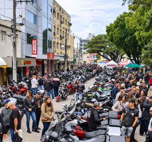 Moto Praça reúne rock, motos e gastronomia em Urussanga