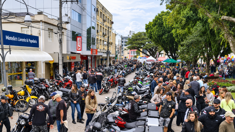Moto Praça reúne rock, motos e gastronomia em Urussanga