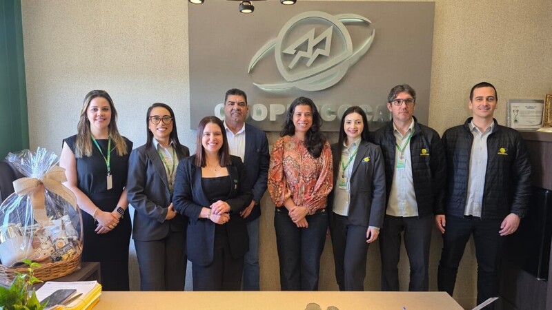 Diretora da ANEEL visita Coopercocal e conhece modelo de referência nacional entre cooperativas de energia