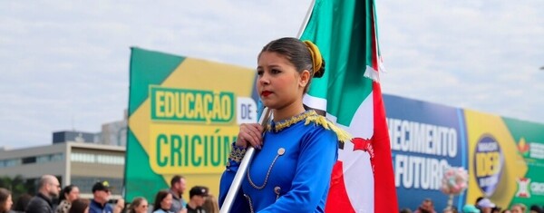 Desfile de 7 de Setembro reúne mais de 20 mil pessoas em Criciúma; veja fotos
