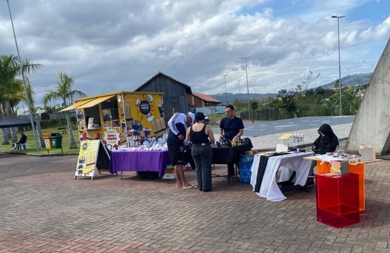 Feira Caramelo reúne expositores e atrações musicais em Criciúma