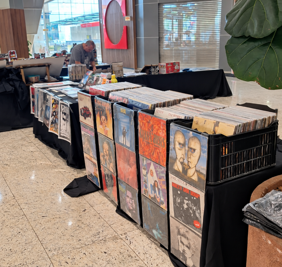 Feira de Vinil reúne discos novos e usados em Criciúma