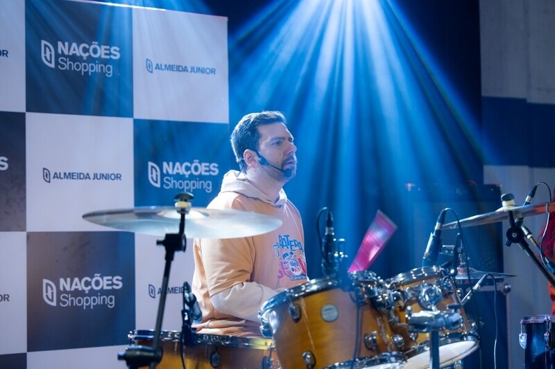 Batalha Drummer reúne 50 bateristas em Criciúma