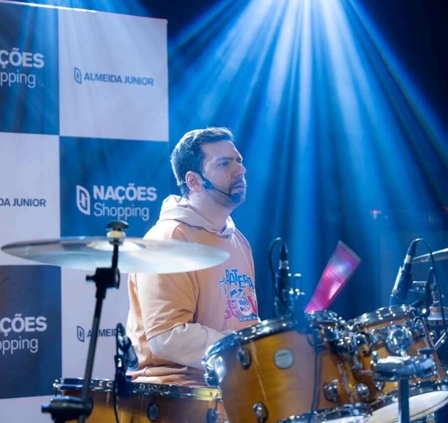 Batalha Drummer reúne 50 bateristas em Criciúma