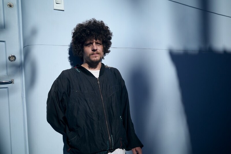 Chico Chico faz show em Criciúma com turnê de álbum indicado ao Grammy 2026