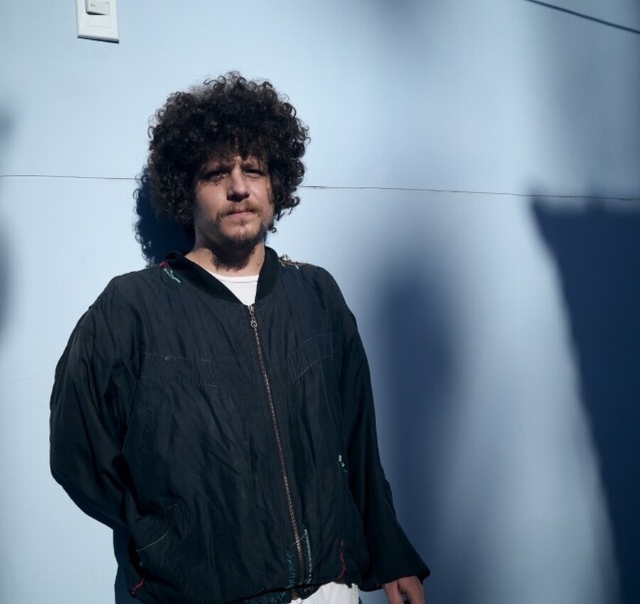 Chico Chico faz show em Criciúma com turnê de álbum indicado ao Grammy 2026