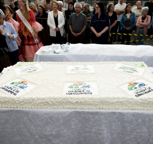 Cocal do Sul celebra 35 anos com distribuição gratuita de bolo gigante