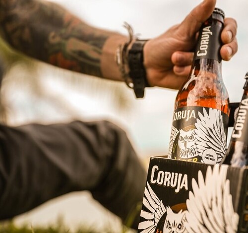 “Cerveja para quem sabe”: Coruja celebra 20 anos