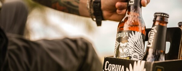 “Cerveja para quem sabe”: Coruja celebra 20 anos