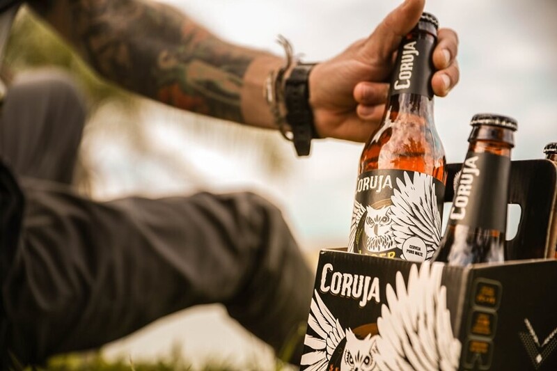 “Cerveja para quem sabe”: Coruja celebra 20 anos