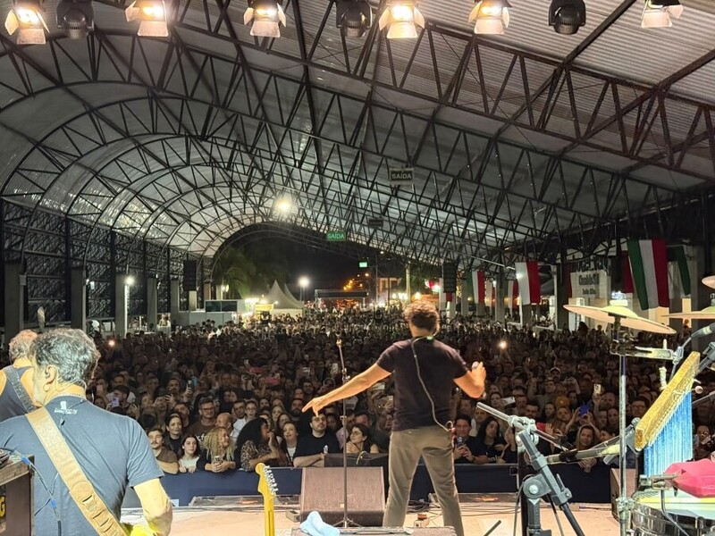 Dazaranha lota CocalFest em noite com mais de 10 mil pessoas em Cocal do Sul