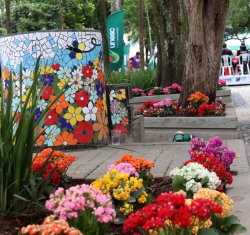 Conectando, por Marcelo de Bona I Unesc dá novo colorido à Praça Nereu Ramos