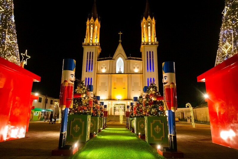 Show nacional e espetáculo noturno de balões no Natal dos Canyons