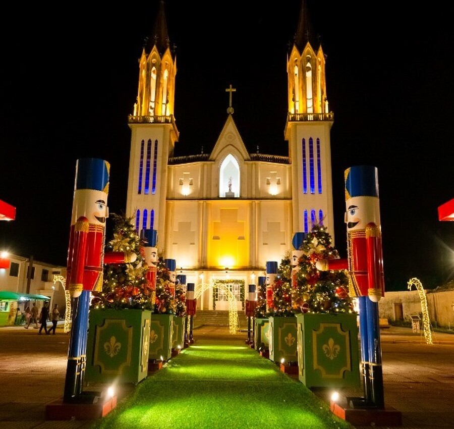 Show nacional e espetáculo noturno de balões no Natal dos Canyons