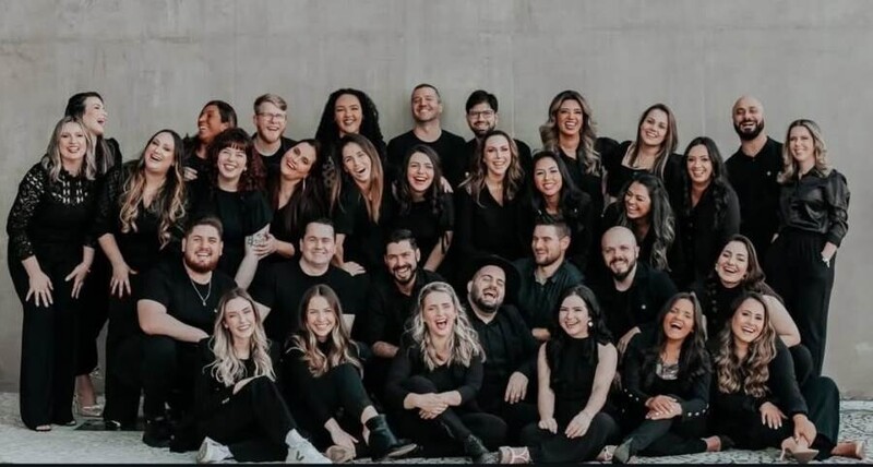 Coral Abba Pai faz apresentação no Nações Shopping