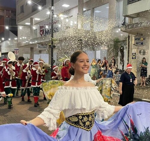 Desfile temático e ‘Chegada do Papai Noel’ na abertura do Natal em Criciúma