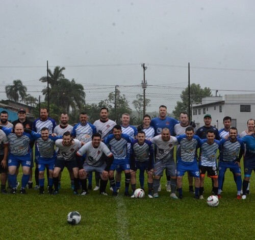 Jogo beneficente entre Pelas Canetas e Tahlento arrecada 170 bolas