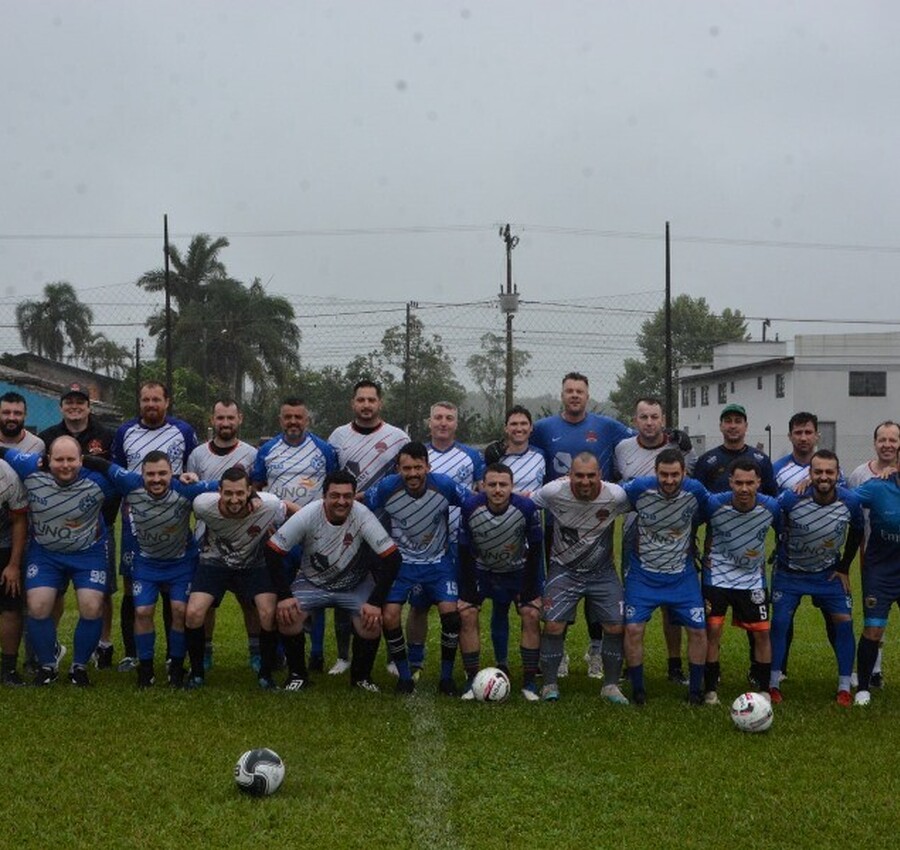 Jogo beneficente entre Pelas Canetas e Tahlento arrecada 170 bolas