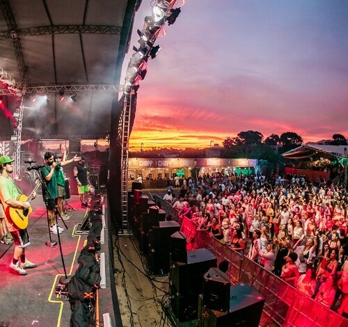 Shows nacionais e 12 horas de festa no Rosa Music Festival