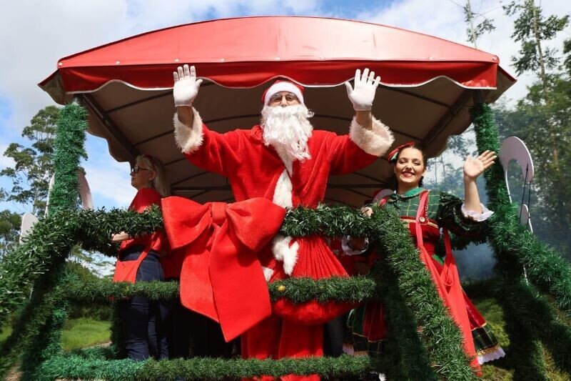 Trem de Natal da FTC encanta mais de 8 mil crianças