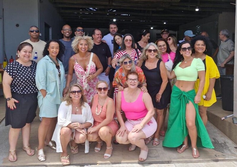 Amizade e nostalgia no reencontro de ex-alunos da Melchíades Bonifácio