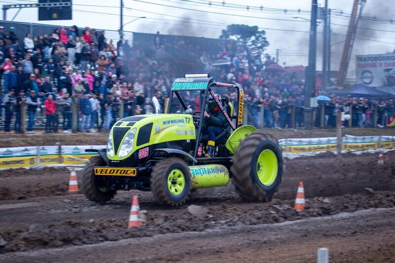 Trator de arrancadas é atração na AgroPonte