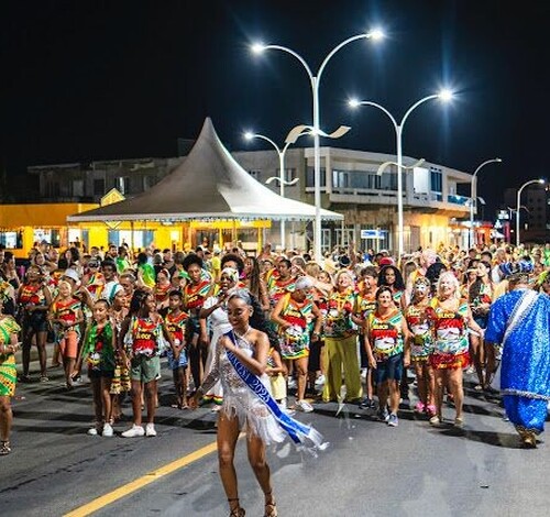 Primeira noite do CarnaRincão anima foliões; neste sábado tem Bloco do Fiuí