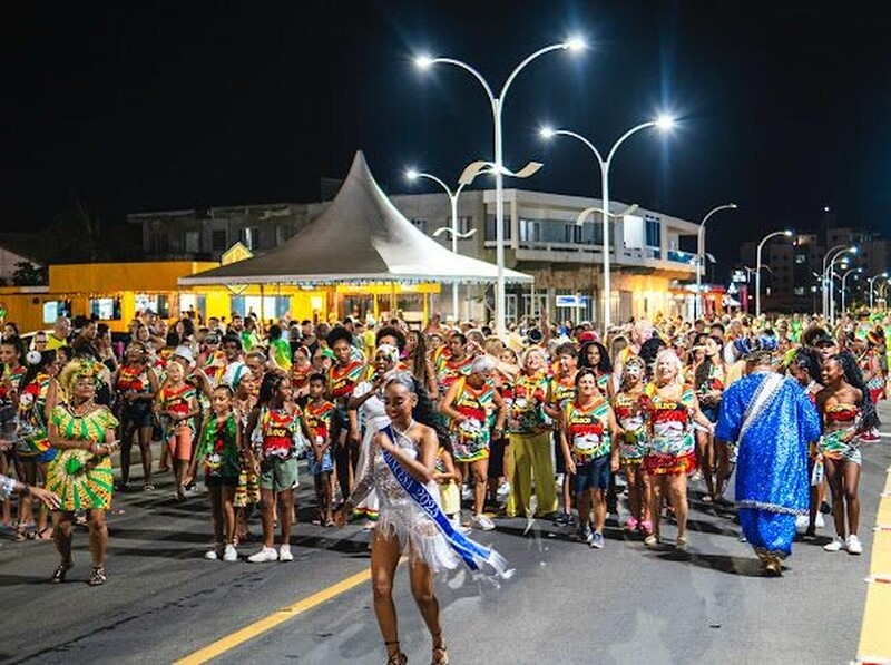 Primeira noite do CarnaRincão anima foliões; neste sábado tem Bloco do Fiuí