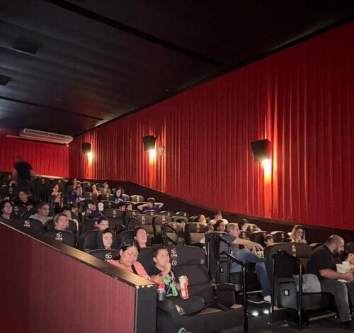 Sessão Azul: Shopping Della promove cinema inclusivo para pessoas com TEA