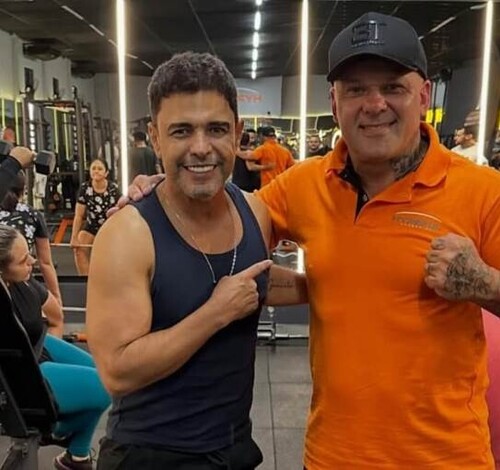 Antes de show, Zezé Di Camargo treina em academia no Centro de Criciúma