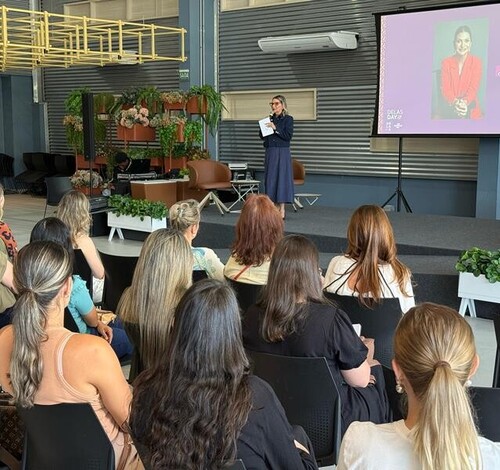 Delas Day reúne mais de 200 mulheres para celebrar empreendedorismo feminino