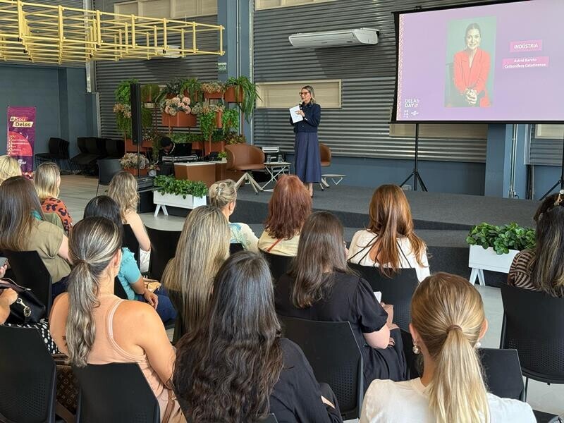Delas Day reúne mais de 200 mulheres para celebrar empreendedorismo feminino