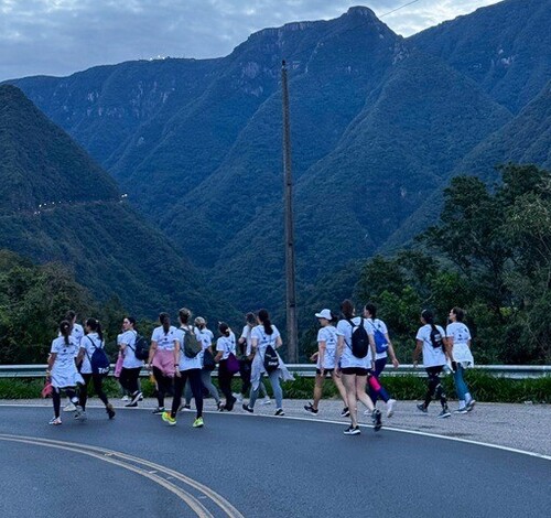 ‘Elas no topo’: dezenas de mulheres encaram caminhada até Mirante da Serra do Rio do Rastro