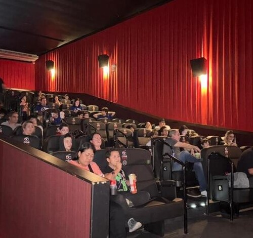 Inclusão: Shopping Della promove Sessão Azul para pessoas com TEA 