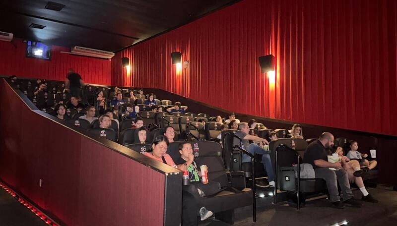 Inclusão: Shopping Della promove Sessão Azul para pessoas com TEA 